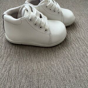 SZ 4W Stride Rite baby walking shoes